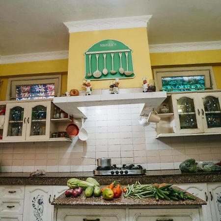 Rock Cliff Home Stay Шиллонг Екстер'єр фото