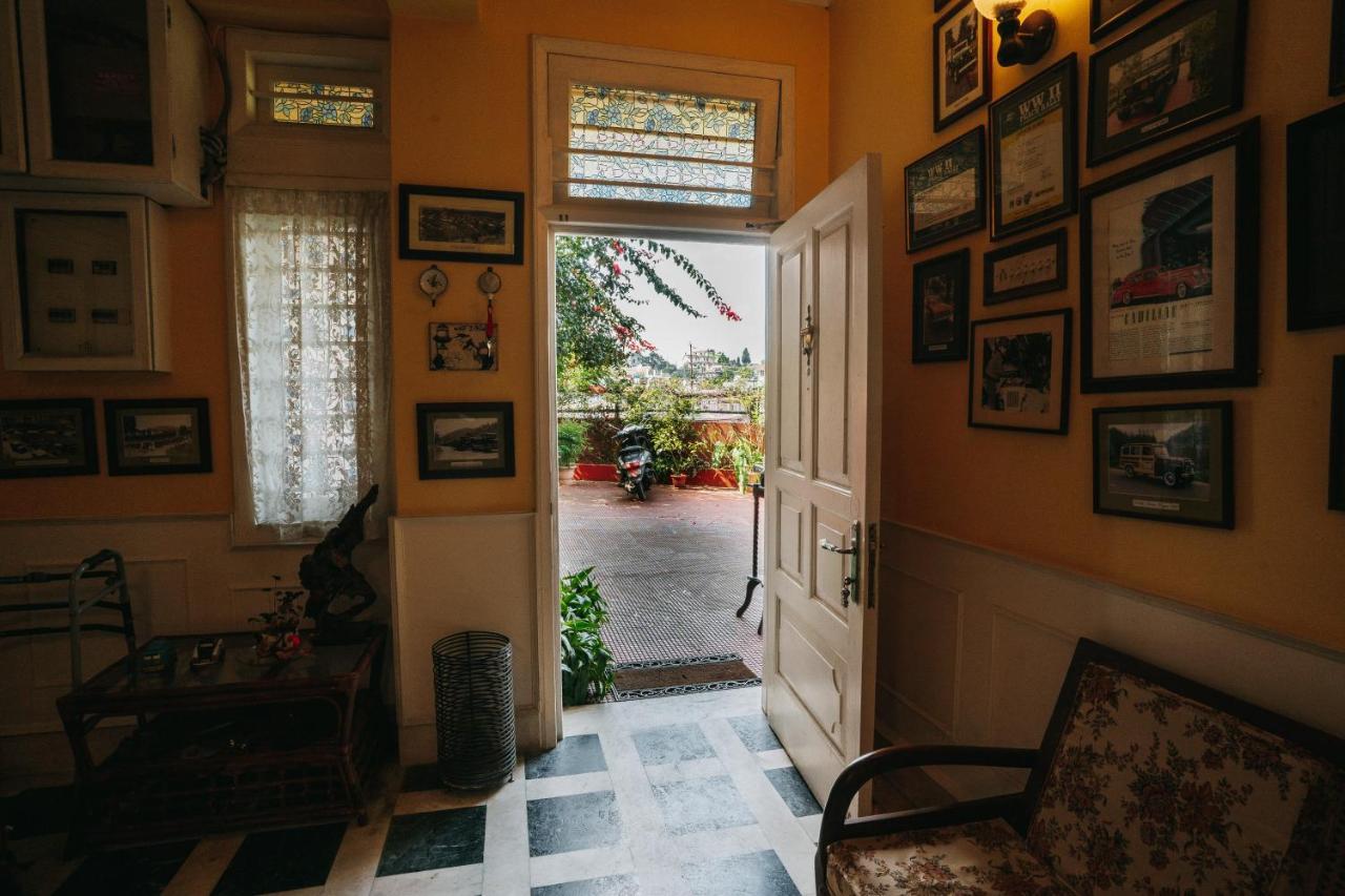 Rock Cliff Home Stay Шиллонг Екстер'єр фото