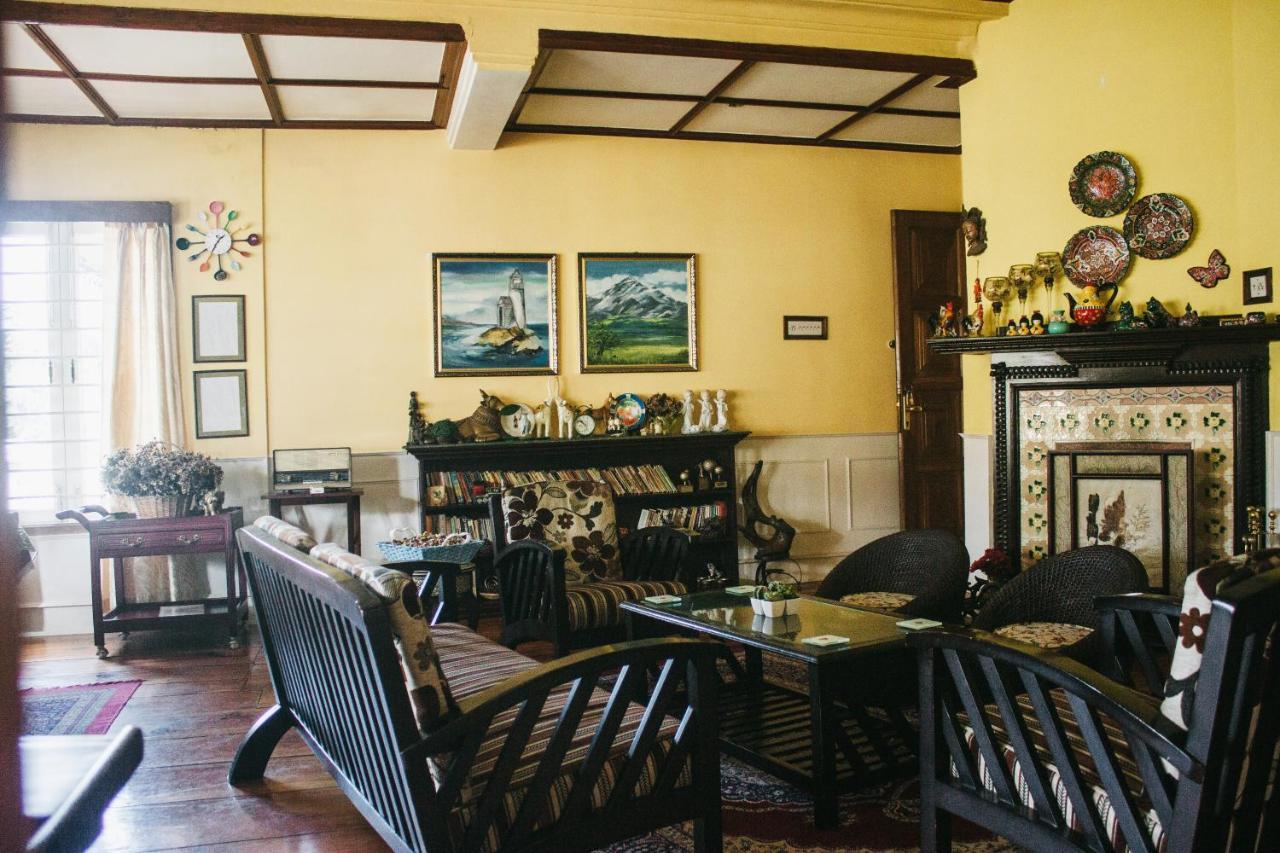Rock Cliff Home Stay Шиллонг Екстер'єр фото