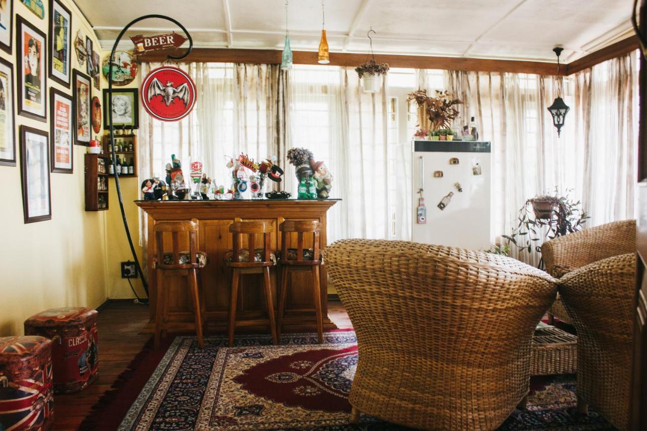 Rock Cliff Home Stay Шиллонг Екстер'єр фото