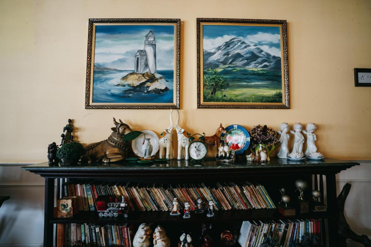 Rock Cliff Home Stay Шиллонг Екстер'єр фото