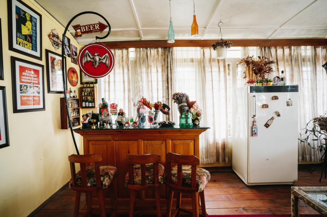 Rock Cliff Home Stay Шиллонг Екстер'єр фото