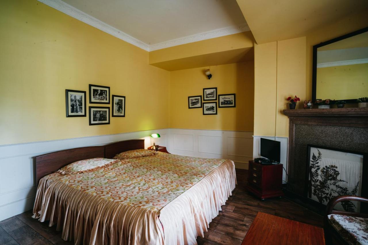 Rock Cliff Home Stay Шиллонг Екстер'єр фото
