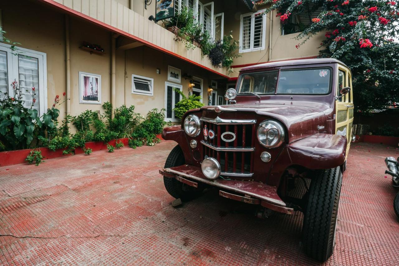 Rock Cliff Home Stay Шиллонг Екстер'єр фото