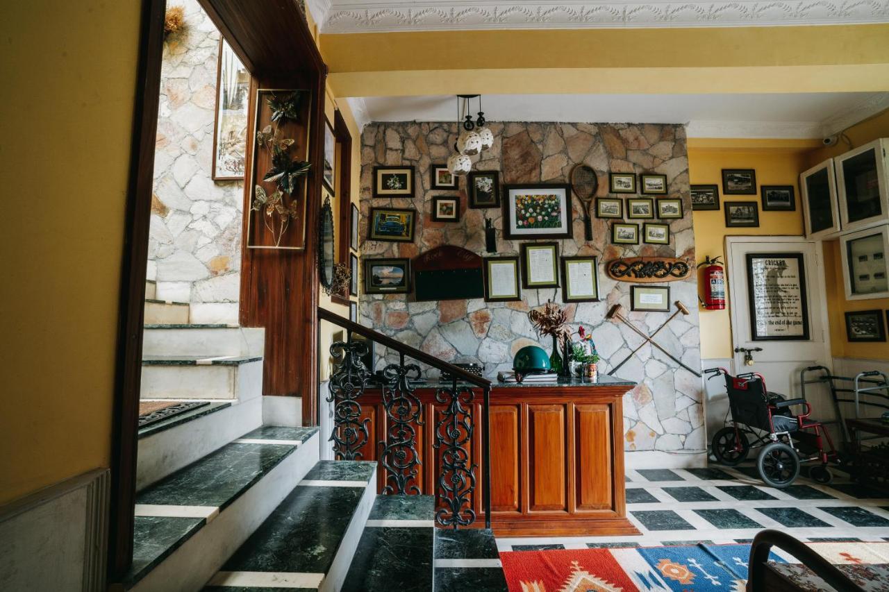 Rock Cliff Home Stay Шиллонг Екстер'єр фото