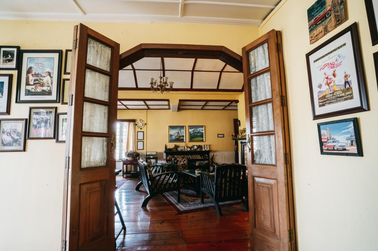 Rock Cliff Home Stay Шиллонг Екстер'єр фото