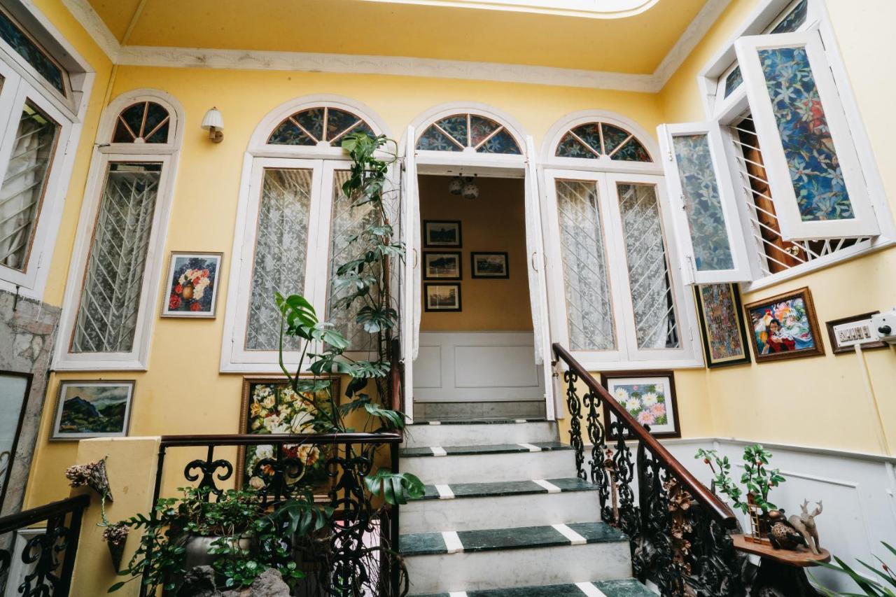 Rock Cliff Home Stay Шиллонг Екстер'єр фото