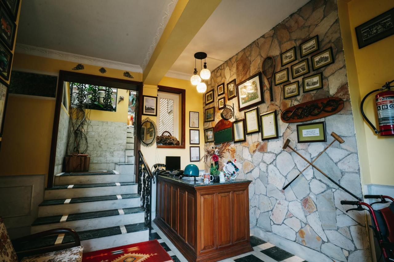 Rock Cliff Home Stay Шиллонг Екстер'єр фото