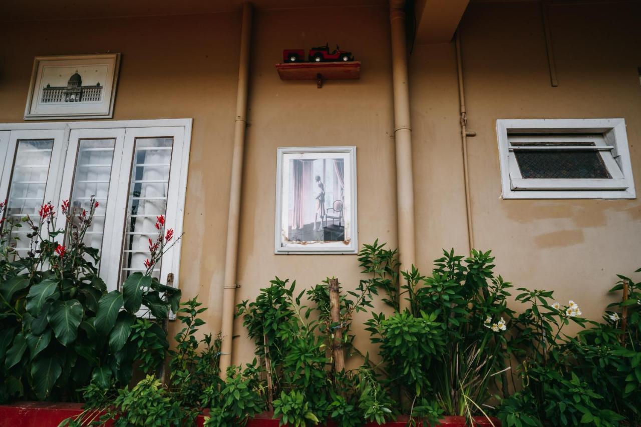 Rock Cliff Home Stay Шиллонг Екстер'єр фото