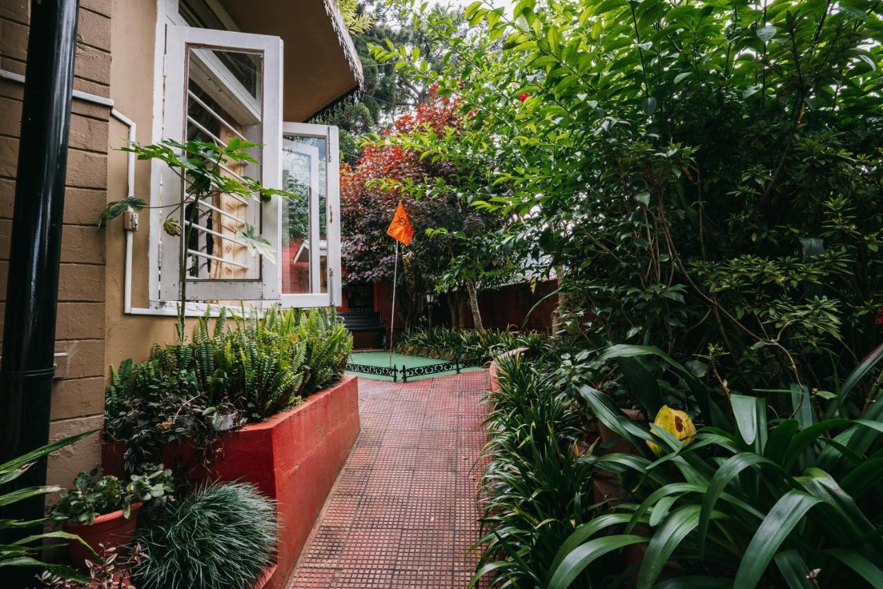 Rock Cliff Home Stay Шиллонг Екстер'єр фото