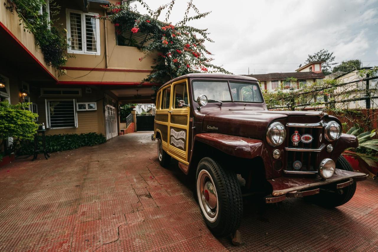 Rock Cliff Home Stay Шиллонг Екстер'єр фото