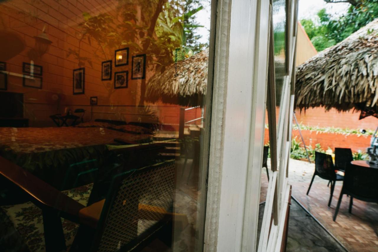 Rock Cliff Home Stay Шиллонг Екстер'єр фото