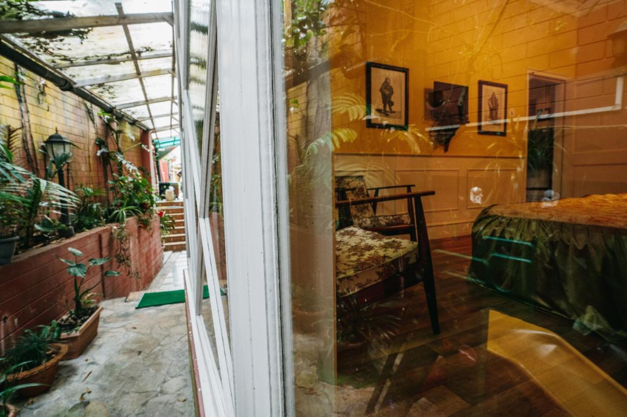 Rock Cliff Home Stay Шиллонг Екстер'єр фото