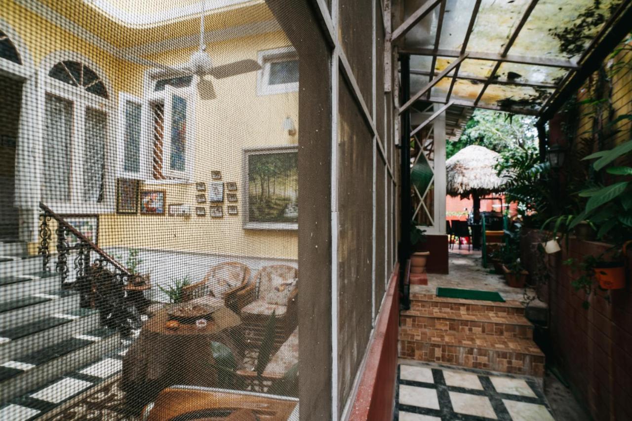 Rock Cliff Home Stay Шиллонг Екстер'єр фото