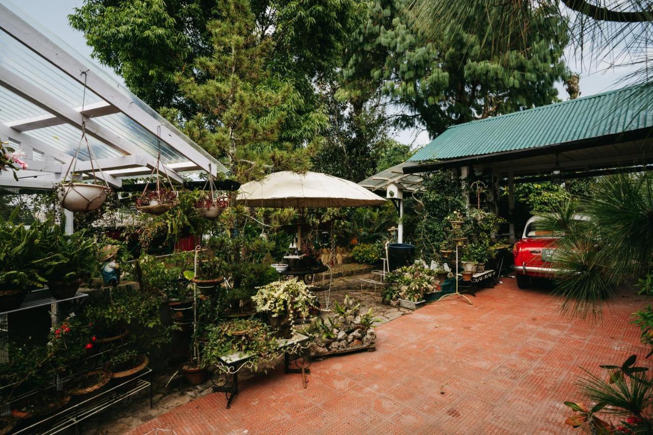 Rock Cliff Home Stay Шиллонг Екстер'єр фото