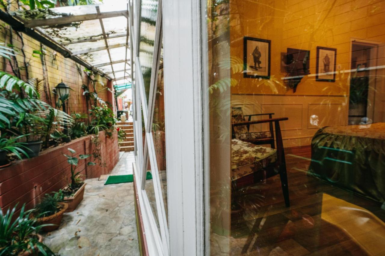 Rock Cliff Home Stay Шиллонг Екстер'єр фото