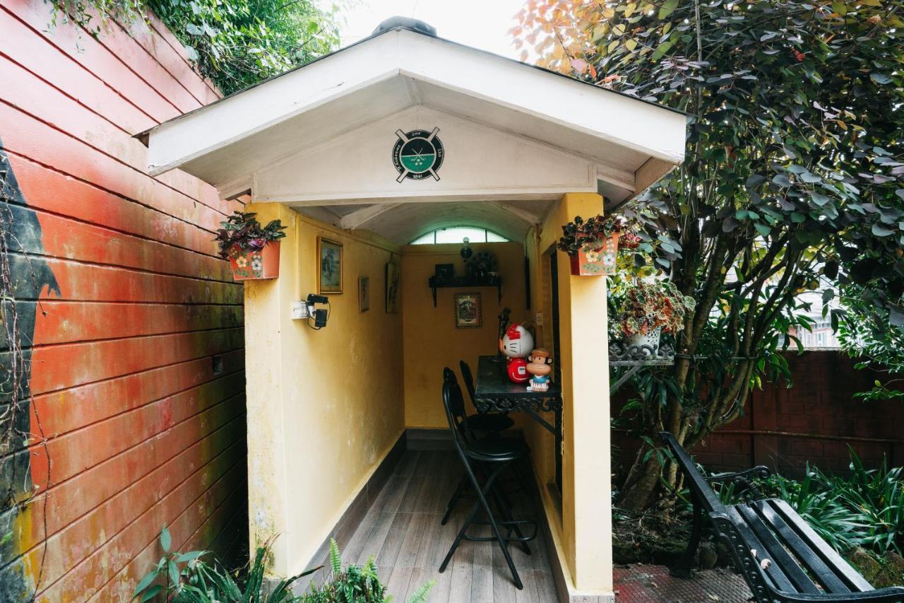 Rock Cliff Home Stay Шиллонг Екстер'єр фото